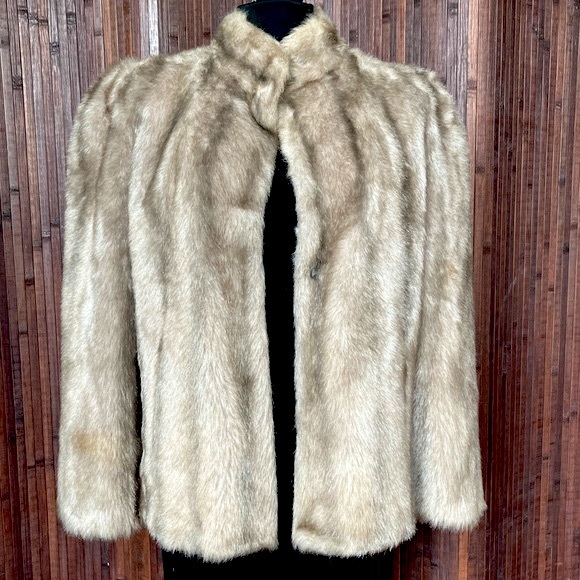 Vintage Jackets & Blazers - Vintage Cape Faux Fur 80s Does 40s Regina Glenara Glenoit Shoulder Opera